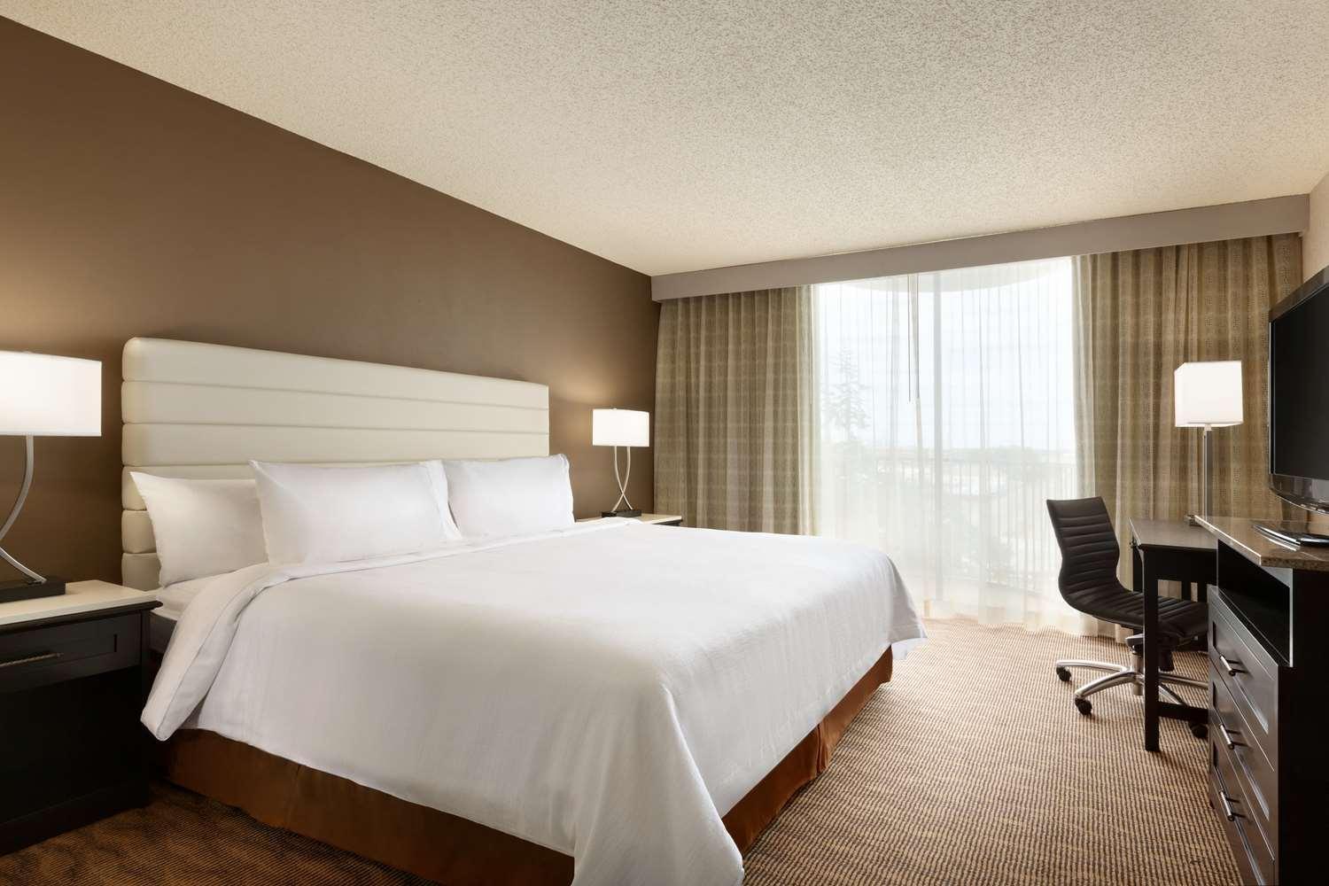 One-Bedroom King Suite Hearing Access or Non-Smoking,1551515428:JPEG